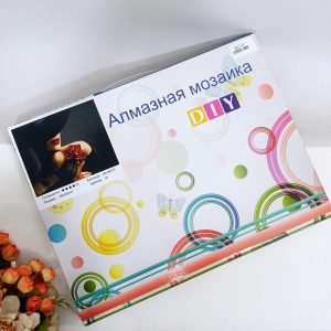 Изображение для Алмазная мозаика 30х40 Девушка в шляпе - 4045